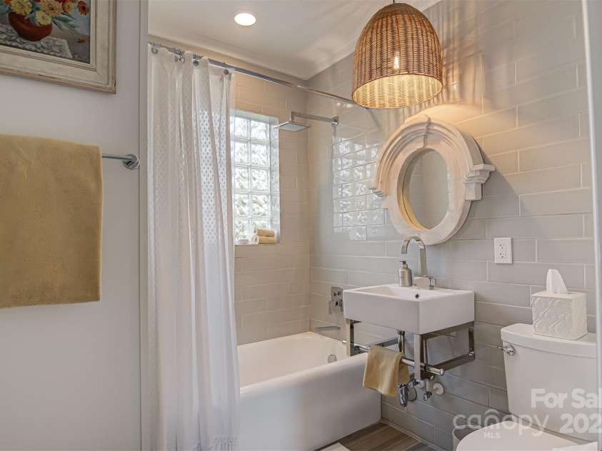 3306 Gaston Road, Greensboro, NC 27407.  MLS# CAR4277780, YatesRealty ID 23707. 