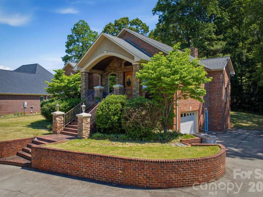 405 Golfview Court, Lenoir, NC 28645.  MLS# CAR4359558, YatesRealty ID 23707. 