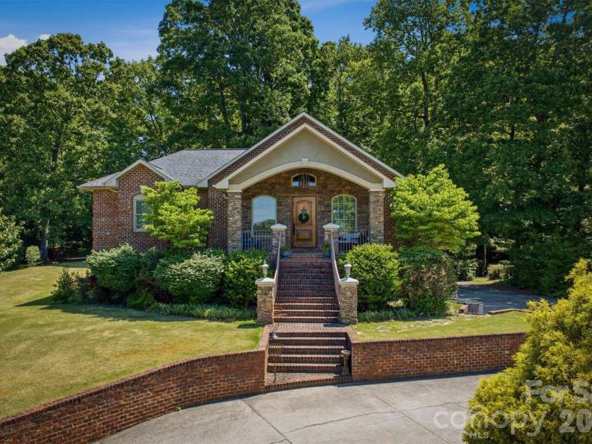 405 Golfview Court, Lenoir, NC 28645.  MLS# CAR4359558, YatesRealty ID 23707. 
