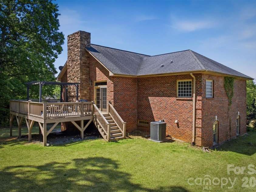 405 Golfview Court, Lenoir, NC 28645.  MLS# CAR4359558, YatesRealty ID 23707. 