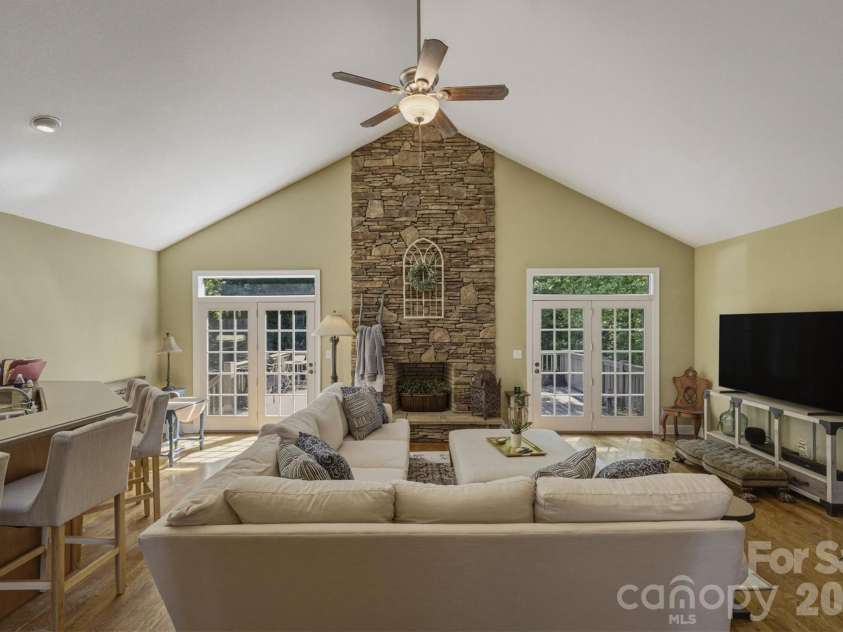 405 Golfview Court, Lenoir, NC 28645.  MLS# CAR4359558, YatesRealty ID 23707. 