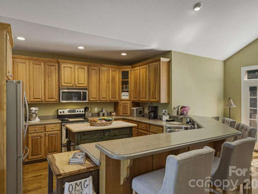 405 Golfview Court, Lenoir, NC 28645.  MLS# CAR4359558, YatesRealty ID 23707. 