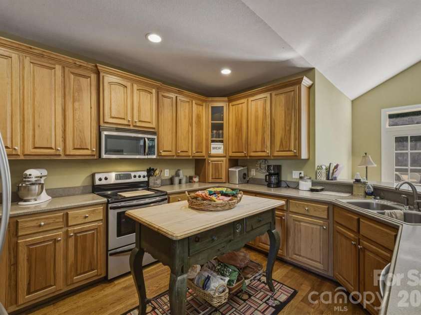 405 Golfview Court, Lenoir, NC 28645.  MLS# CAR4359558, YatesRealty ID 23707. 