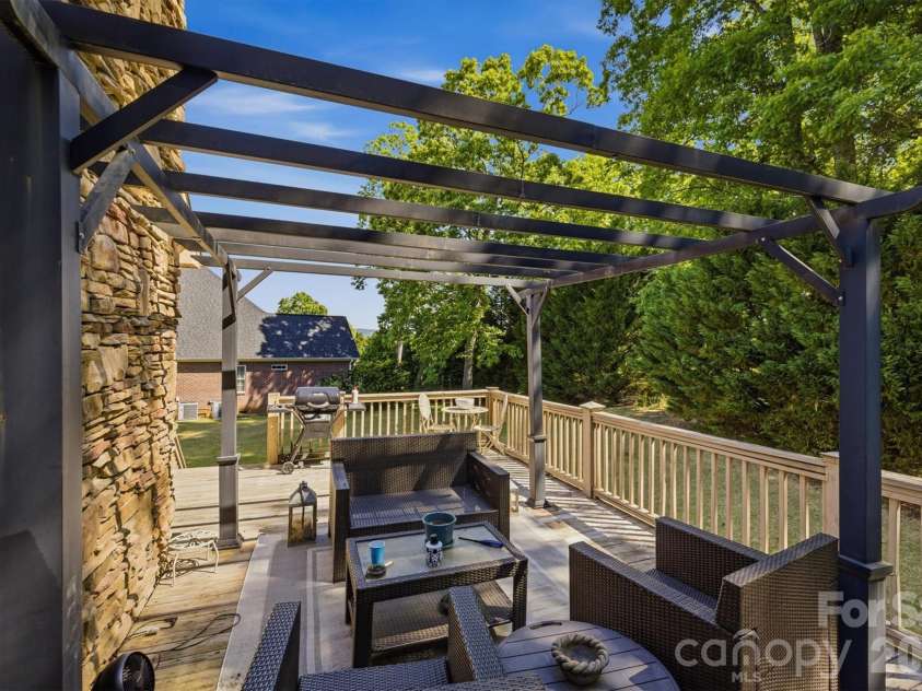 405 Golfview Court, Lenoir, NC 28645.  MLS# CAR4359558, YatesRealty ID 23707. 