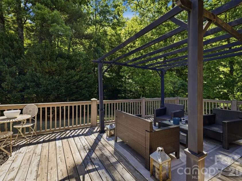 405 Golfview Court, Lenoir, NC 28645.  MLS# CAR4359558, YatesRealty ID 23707. 