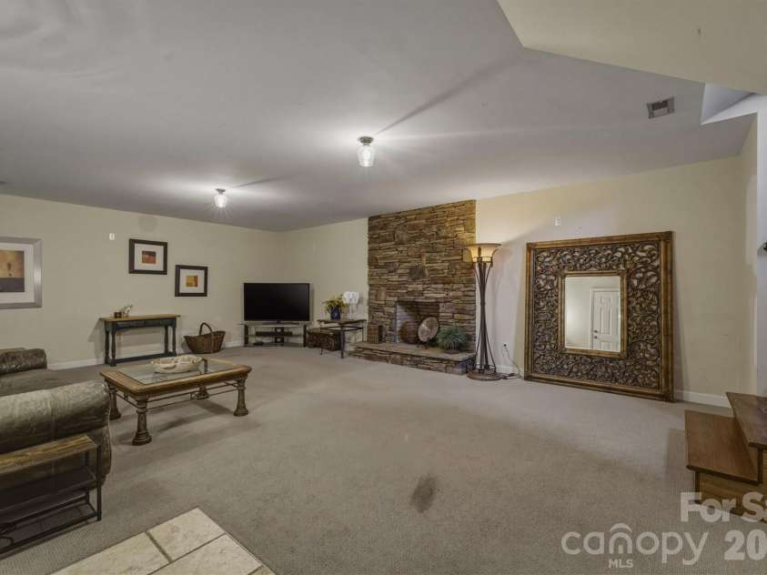 405 Golfview Court, Lenoir, NC 28645.  MLS# CAR4359558, YatesRealty ID 23707. 