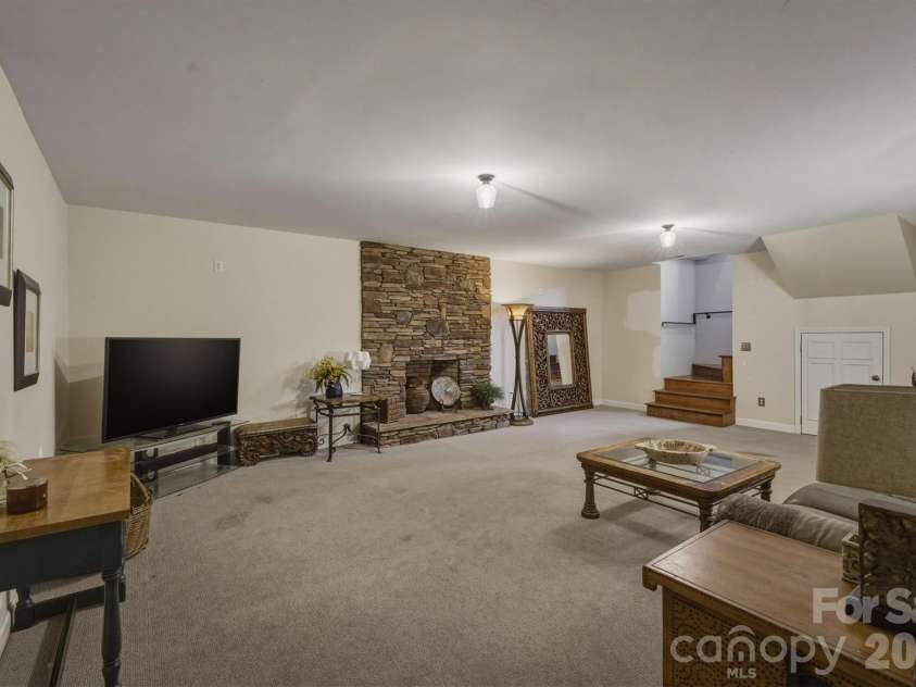 405 Golfview Court, Lenoir, NC 28645.  MLS# CAR4359558, YatesRealty ID 23707. 