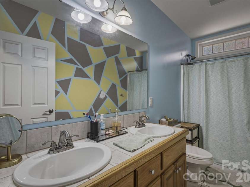 405 Golfview Court, Lenoir, NC 28645.  MLS# CAR4359558, YatesRealty ID 23707. 