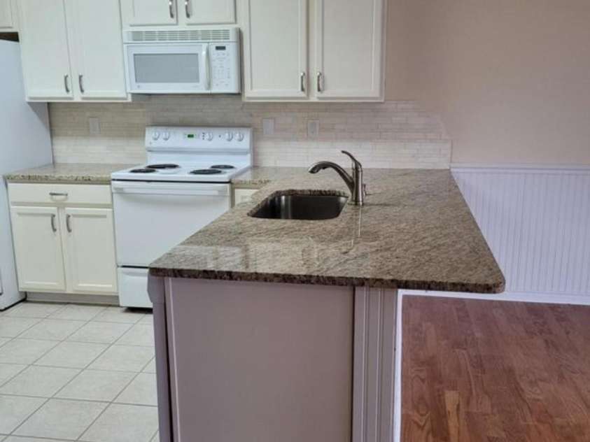115 Edinburgh Court, Mount Holly, NC 28120.  MLS# CAR4384116, YatesRealty ID 23708. 