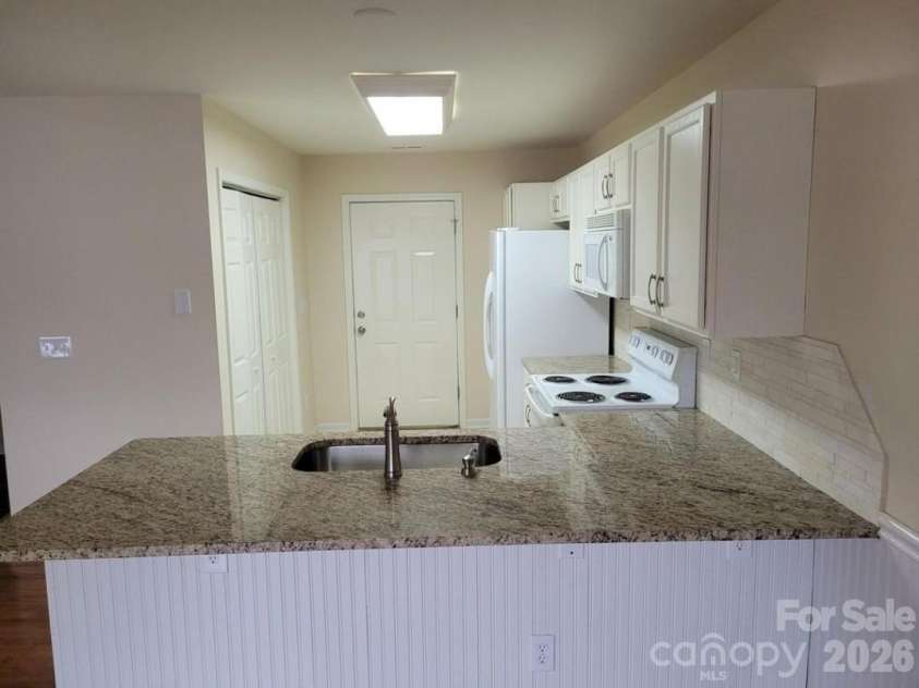 115 Edinburgh Court, Mount Holly, NC 28120.  MLS# CAR4384116, YatesRealty ID 23708. 