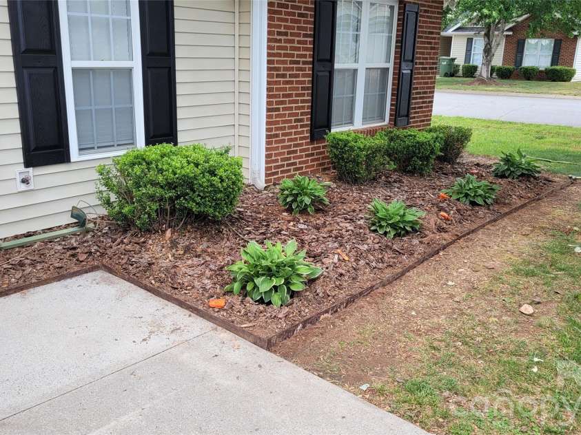 115 Edinburgh Court, Mount Holly, NC 28120.  MLS# CAR4384116, YatesRealty ID 23708. 