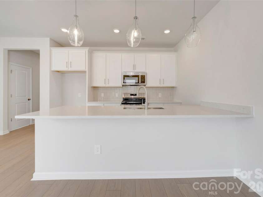 6326 Haller Street, Charlotte, NC 28227.  MLS# CAR4384192, YatesRealty ID 23709. Kitchen peninsula