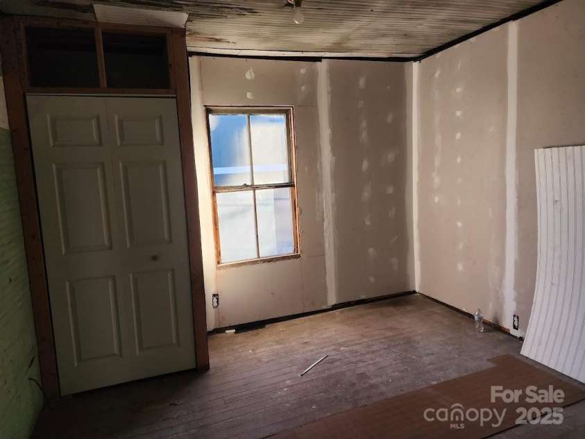 107 Bradley Street, Asheville, NC 28806.  MLS# CAR4317817, YatesRealty ID 2371. 