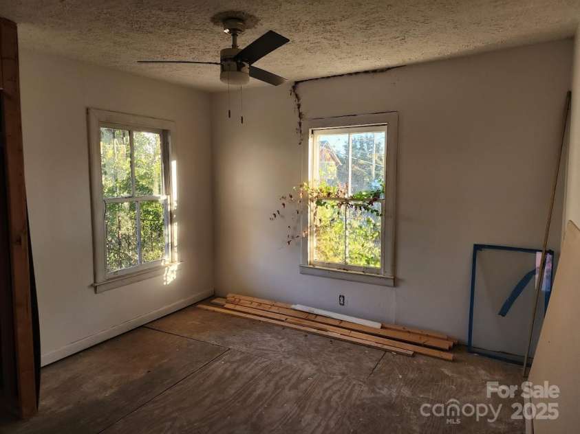 107 Bradley Street, Asheville, NC 28806.  MLS# CAR4317817, YatesRealty ID 2371. 