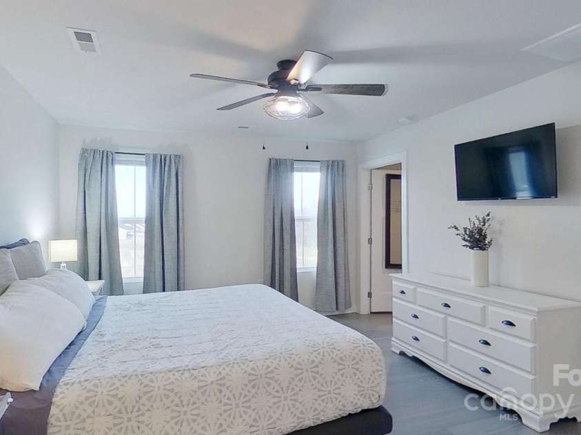 4209 Jones Creek Lane, Charlotte, NC 28215.  MLS# CAR4220654, YatesRealty ID 2371. 