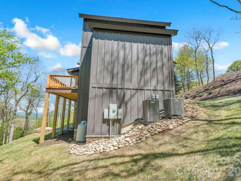 536 Boone Ridge Lane, Boone, NC 28607.  MLS# CAR4381577, YatesRealty ID 23712. 