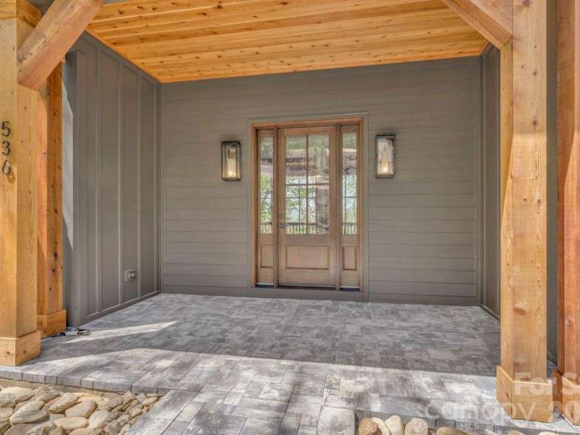 536 Boone Ridge Lane, Boone, NC 28607.  MLS# CAR4381577, YatesRealty ID 23712. Covered front entry