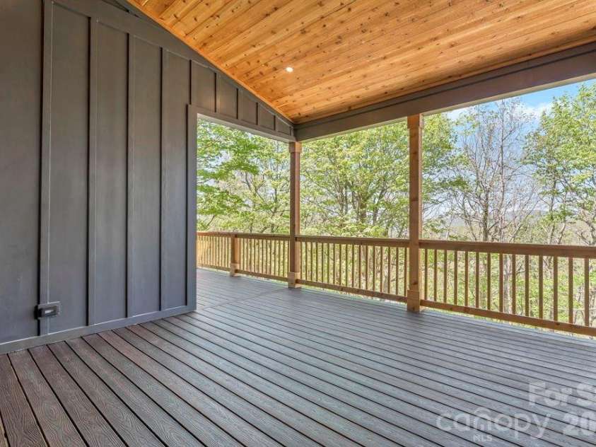 536 Boone Ridge Lane, Boone, NC 28607.  MLS# CAR4381577, YatesRealty ID 23712. Deck off Great Room