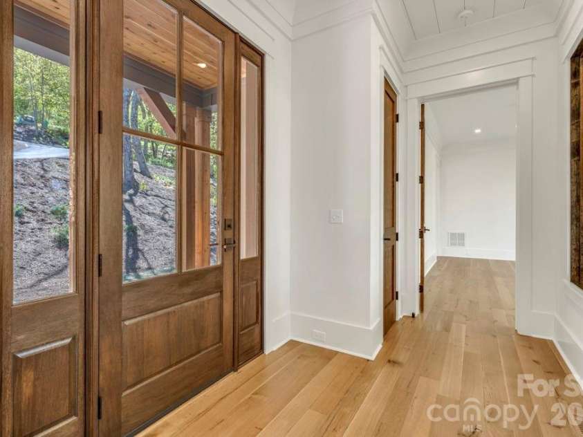 536 Boone Ridge Lane, Boone, NC 28607.  MLS# CAR4381577, YatesRealty ID 23712. Foyer