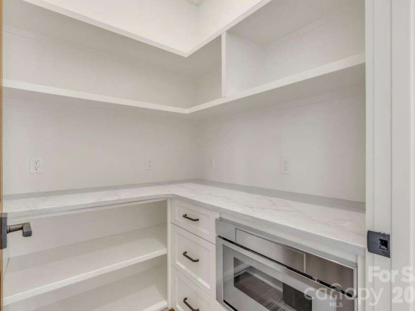 536 Boone Ridge Lane, Boone, NC 28607.  MLS# CAR4381577, YatesRealty ID 23712. Large, walk-in Pantry