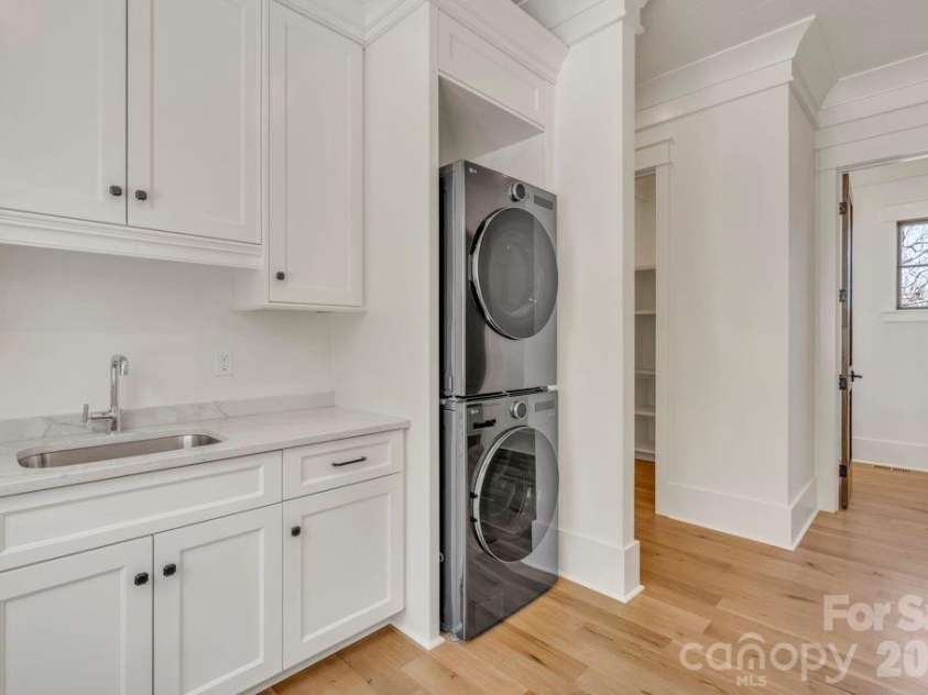 536 Boone Ridge Lane, Boone, NC 28607.  MLS# CAR4381577, YatesRealty ID 23712. Main-level laundry & mudroom