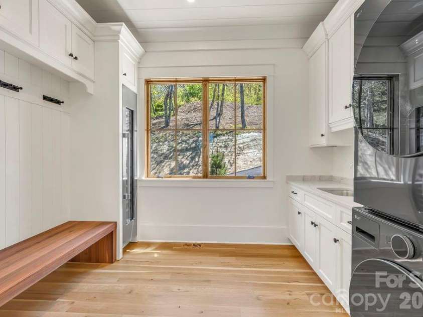 536 Boone Ridge Lane, Boone, NC 28607.  MLS# CAR4381577, YatesRealty ID 23712. Main-level laundry & MUDROOM, by garage!