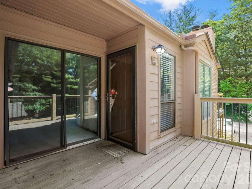 48 Ravencroft Lane, Asheville, NC 28803.  MLS# CAR4383722, YatesRealty ID 23713. 