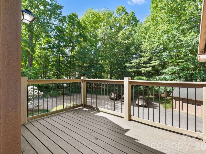 48 Ravencroft Lane, Asheville, NC 28803.  MLS# CAR4383722, YatesRealty ID 23713. 