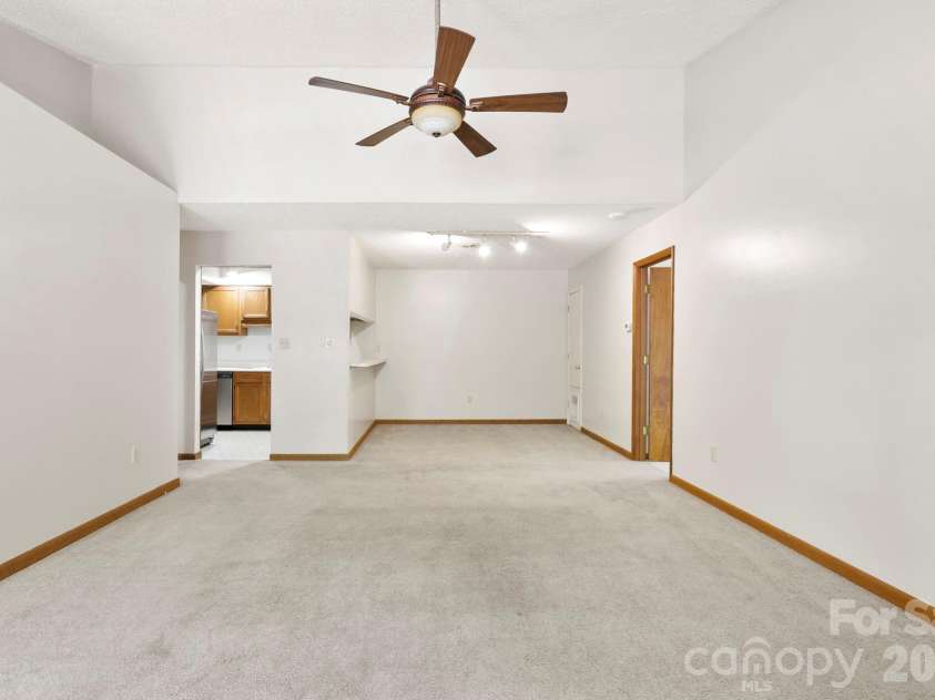 48 Ravencroft Lane, Asheville, NC 28803.  MLS# CAR4383722, YatesRealty ID 23713. 