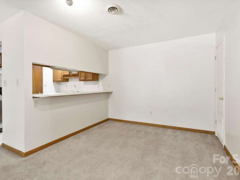 48 Ravencroft Lane, Asheville, NC 28803.  MLS# CAR4383722, YatesRealty ID 23713. 