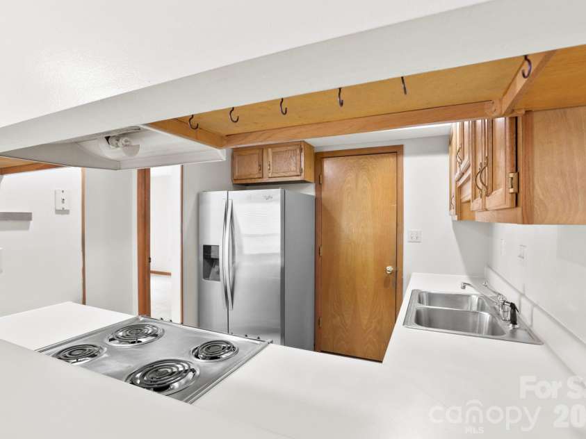 48 Ravencroft Lane, Asheville, NC 28803.  MLS# CAR4383722, YatesRealty ID 23713. 