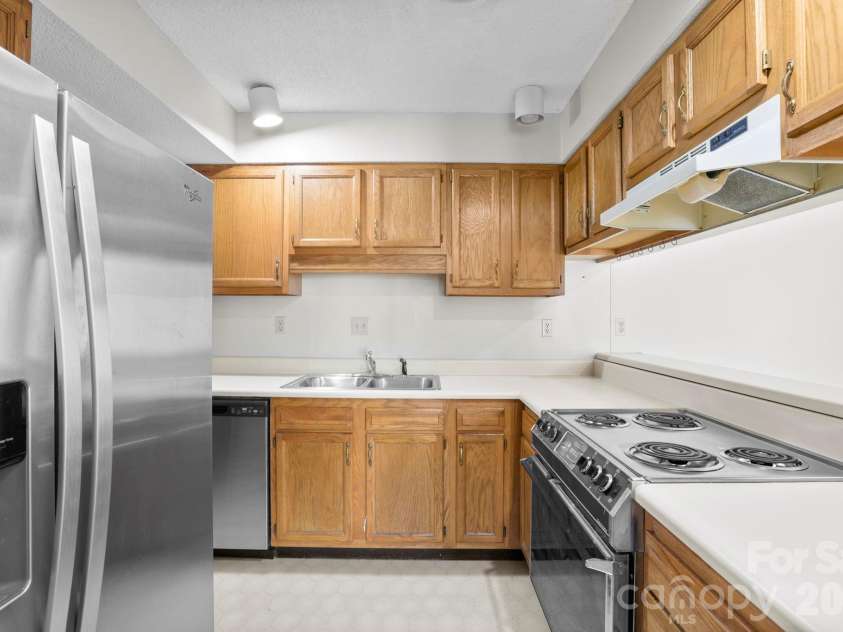 48 Ravencroft Lane, Asheville, NC 28803.  MLS# CAR4383722, YatesRealty ID 23713. 