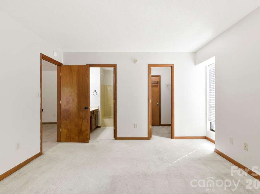 48 Ravencroft Lane, Asheville, NC 28803.  MLS# CAR4383722, YatesRealty ID 23713. 