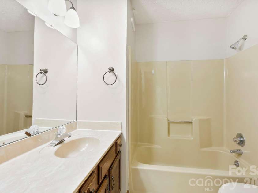 48 Ravencroft Lane, Asheville, NC 28803.  MLS# CAR4383722, YatesRealty ID 23713. 