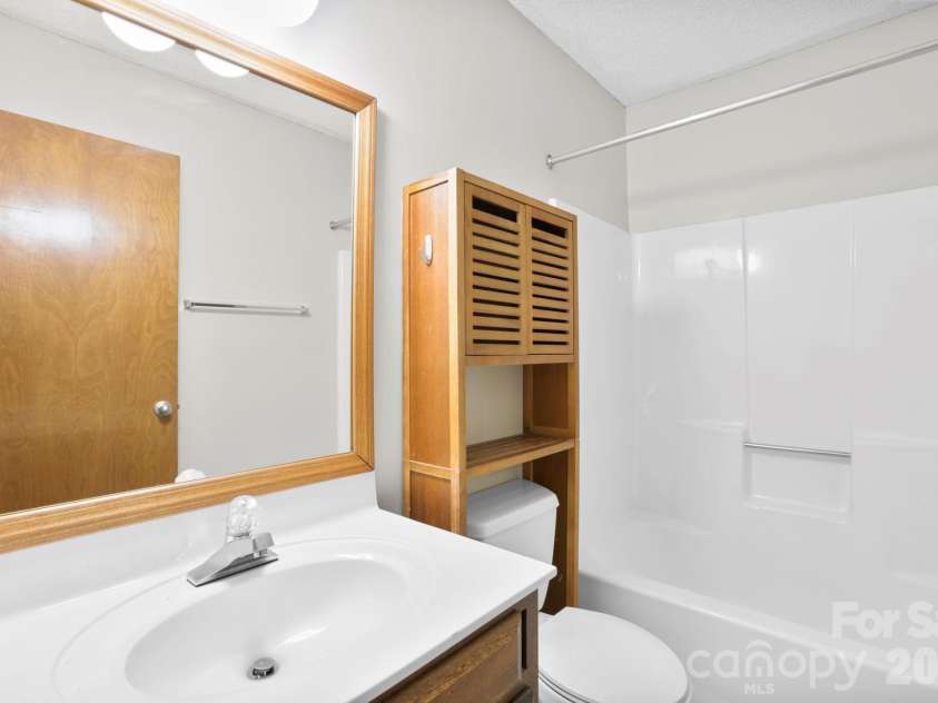 48 Ravencroft Lane, Asheville, NC 28803.  MLS# CAR4383722, YatesRealty ID 23713. 