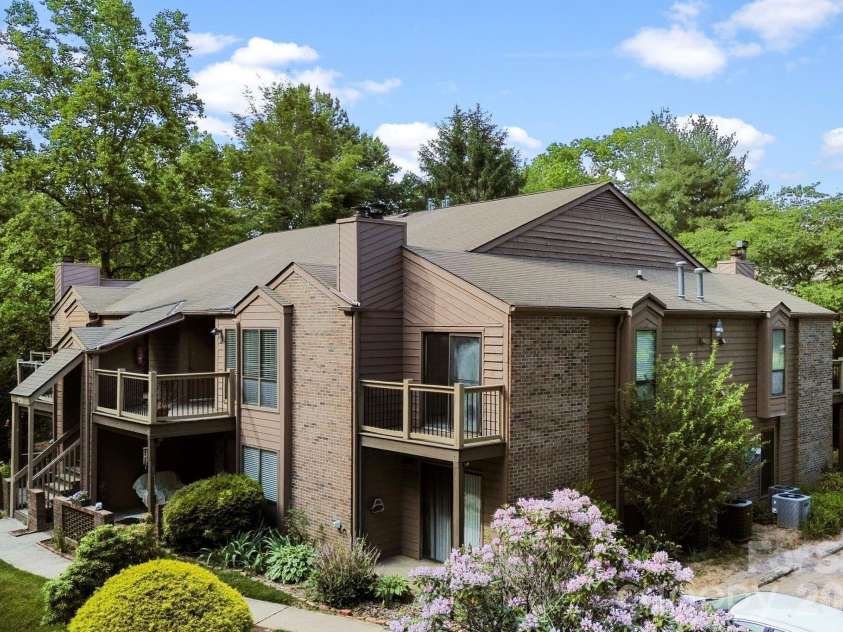 48 Ravencroft Lane, Asheville, NC 28803.  MLS# CAR4383722, YatesRealty ID 23713. 
