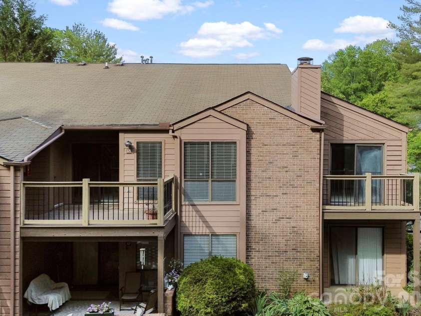 48 Ravencroft Lane, Asheville, NC 28803.  MLS# CAR4383722, YatesRealty ID 23713. 