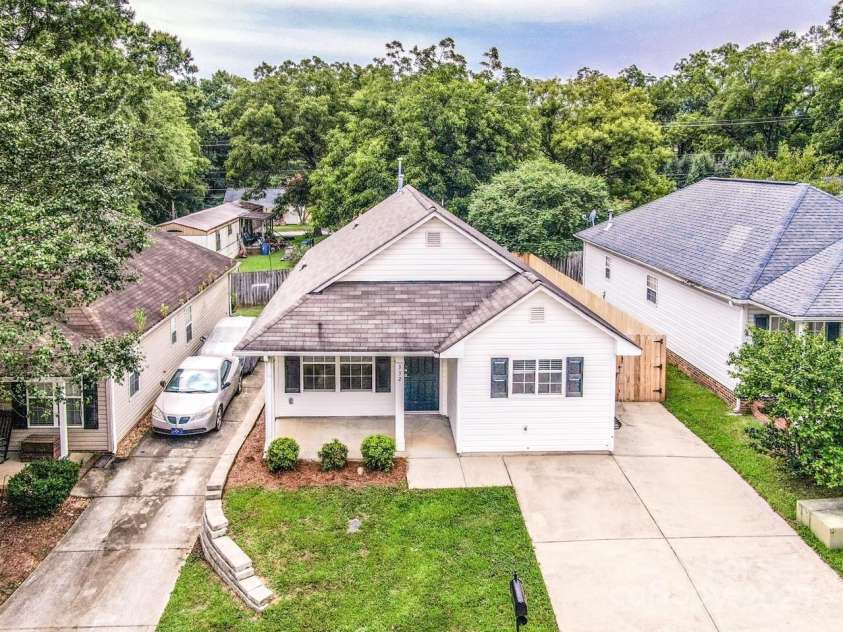 332 Cassidy Lane, Mooresville, NC 28115.  MLS# CAR4277736, YatesRealty ID 23714. 