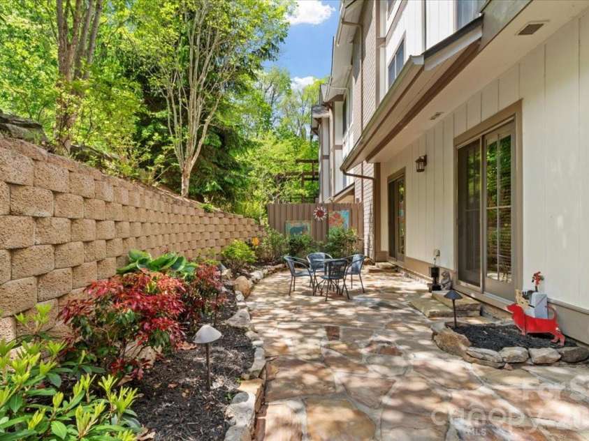 52 Logging Horse Road, Burnsville, NC 28714.  MLS# CAR4383139, YatesRealty ID 23714. 