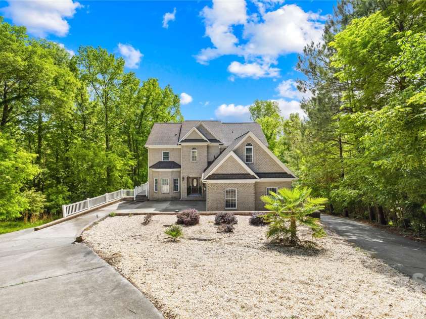 569 Living Waters Drive, Great Falls, SC 29055.  MLS# CAR4384233, YatesRealty ID 23715. 