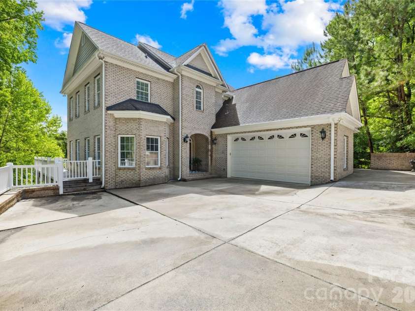 569 Living Waters Drive, Great Falls, SC 29055.  MLS# CAR4384233, YatesRealty ID 23715. 