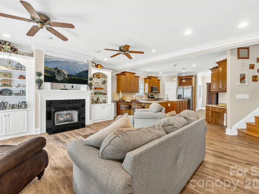 569 Living Waters Drive, Great Falls, SC 29055.  MLS# CAR4384233, YatesRealty ID 23715. 