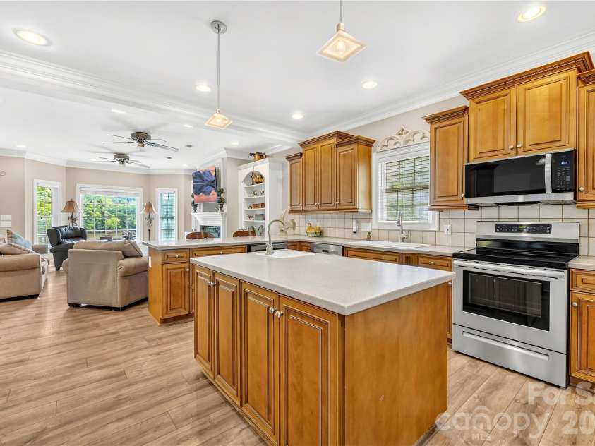 569 Living Waters Drive, Great Falls, SC 29055.  MLS# CAR4384233, YatesRealty ID 23715. 