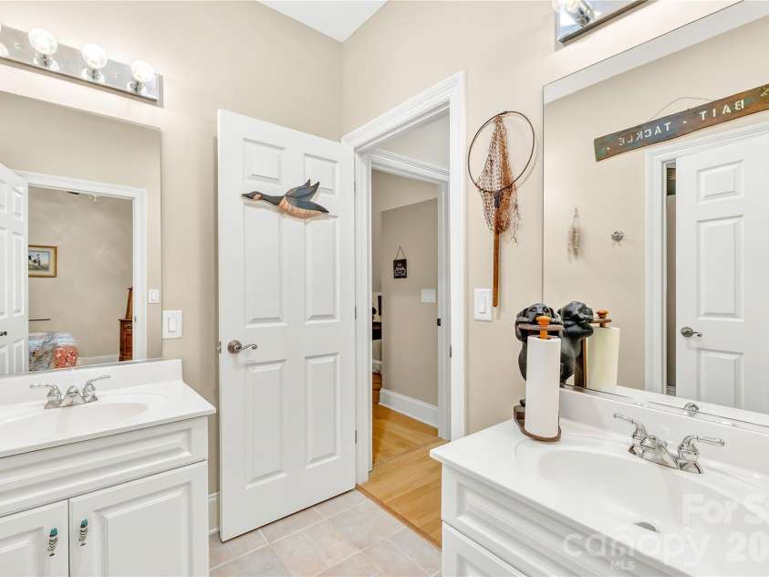 569 Living Waters Drive, Great Falls, SC 29055.  MLS# CAR4384233, YatesRealty ID 23715. 