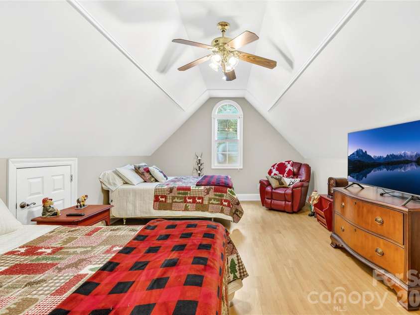 569 Living Waters Drive, Great Falls, SC 29055.  MLS# CAR4384233, YatesRealty ID 23715. 