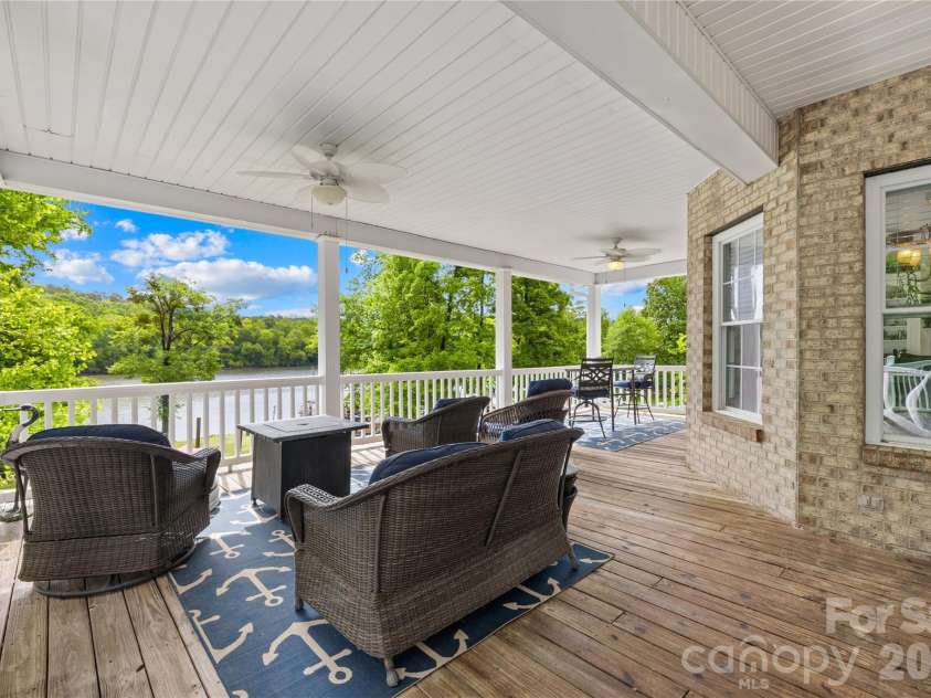 569 Living Waters Drive, Great Falls, SC 29055.  MLS# CAR4384233, YatesRealty ID 23715. 
