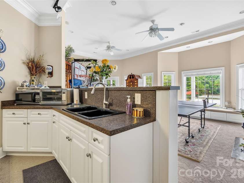 569 Living Waters Drive, Great Falls, SC 29055.  MLS# CAR4384233, YatesRealty ID 23715. 