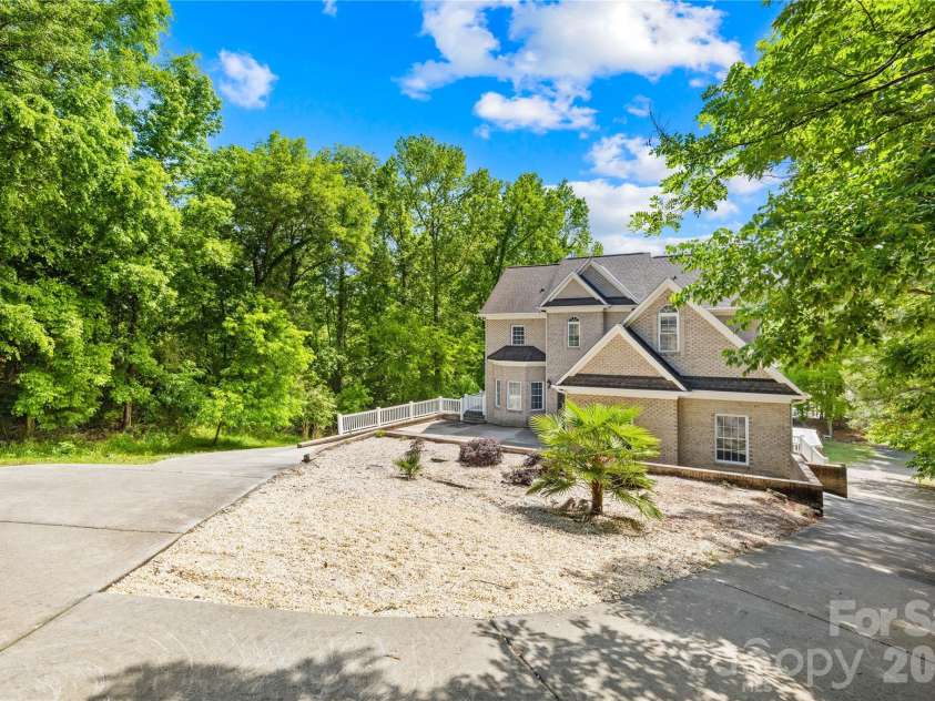 569 Living Waters Drive, Great Falls, SC 29055.  MLS# CAR4384233, YatesRealty ID 23715. 