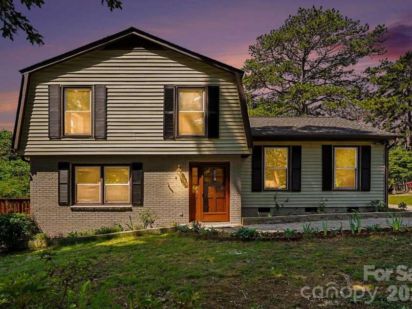 3601 Cross Winds Road, Charlotte, NC 28227.  MLS# CAR4384249, YatesRealty ID 23716. 