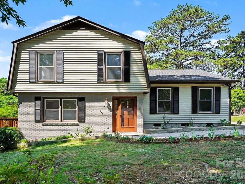 3601 Cross Winds Road, Charlotte, NC 28227.  MLS# CAR4384249, YatesRealty ID 23716. 